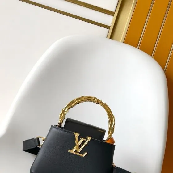 Louis Vuitton Capucines Black 21 x 14 x 8 cm crossbody Top Quality Replica