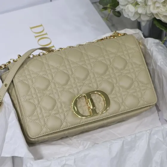 Dior 30 Montaigne Beige shoulder