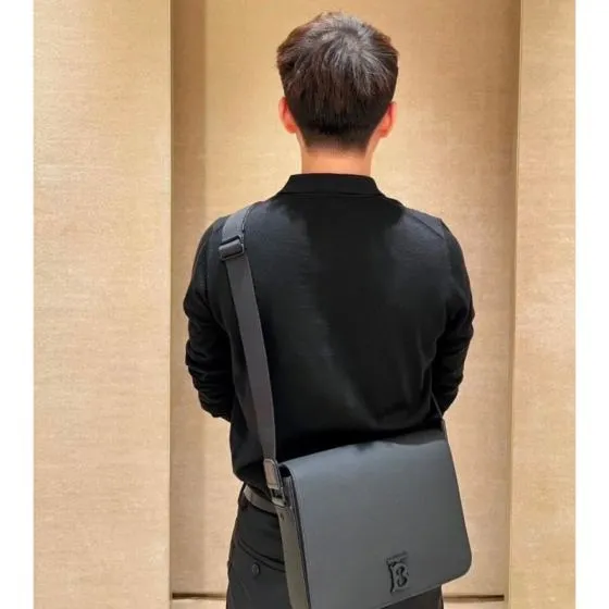 Burberry Black shoulder bag AAA Quality Replica