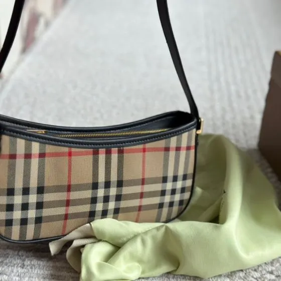 Burberry Black 25x18x10cm shoulder bag AAA Quality Replica