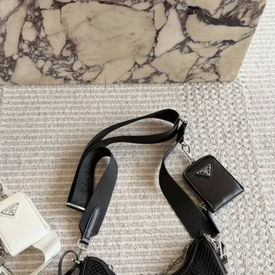 Prada Re-Edition Black 22x17cm shoulder bag Top Quality Replica