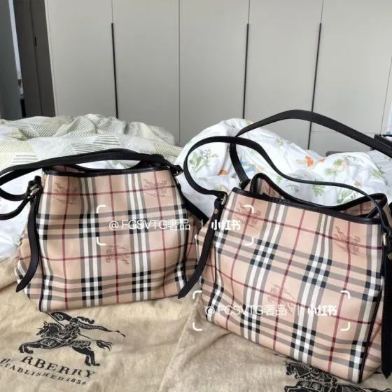 Burberry Black shoulder bag AAA Quality Replica