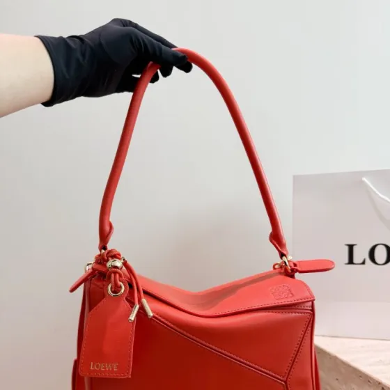 Loewe Red 25x18x10cm shoulder bag AAA Quality Replica