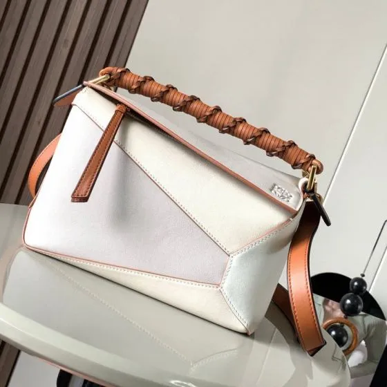 Loewe White 25x18x10cm shoulder bag AAA Quality Replica