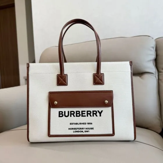 Burberry 30x22x12cm shoulder bag 1 1 Replica