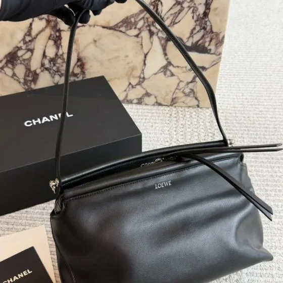 Loewe Black shoulder bag 1 1 Replica
