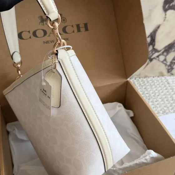 Coach White shoulder bag Top Quality Replica