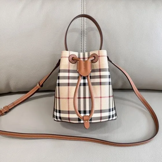 Burberry Brown 18x12cm shoulder bag 1 1 Replica