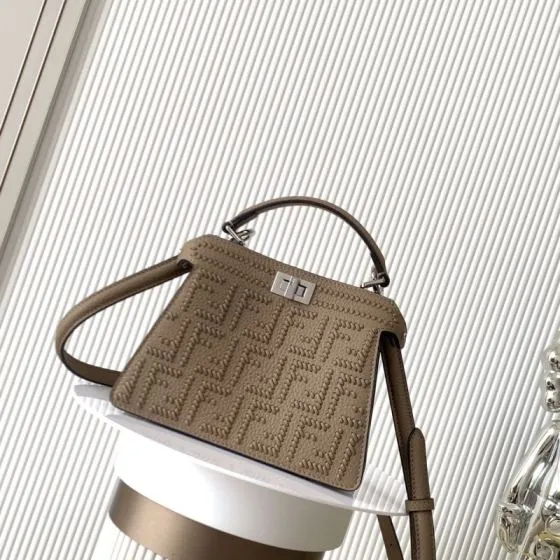 Fendi Peekaboo Beige 33x22x14cm shoulder bag 1 1 Replica