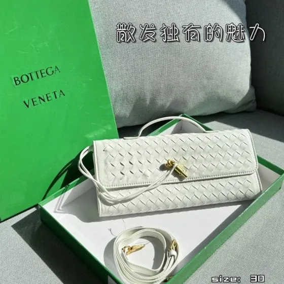 Bottega Veneta White shoulder bag 1 1 Replica