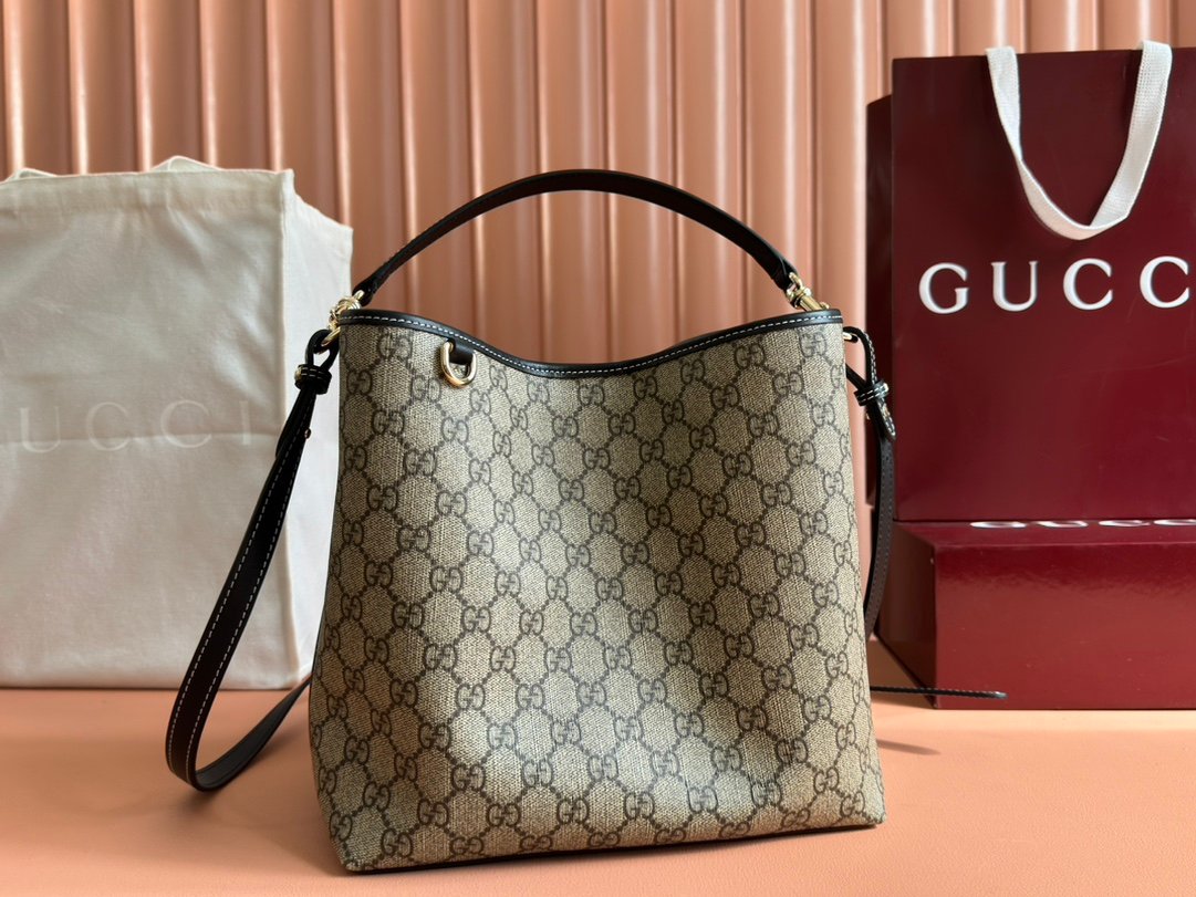 Gucci GG Supreme beige brown with black leather trim shoulder everyday