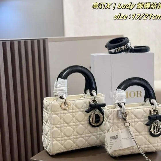 Dior Lady Cream quilted leather with black handles 17 21cm crossbody 1 1 Replica
