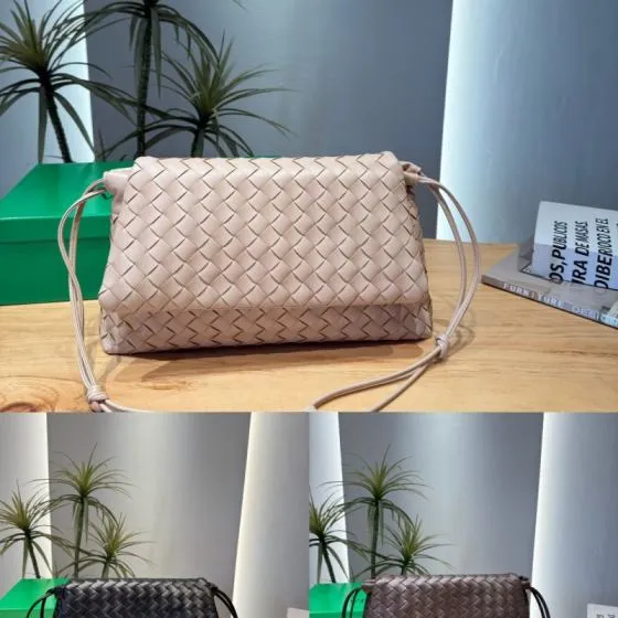 Bottega Veneta Black shoulder bag 1 1 Replica