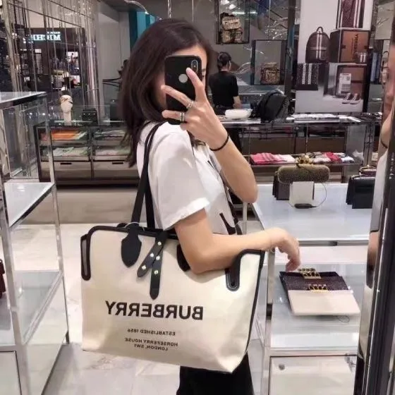 Burberry Black 40x30x16cm shoulder bag AAA Quality Replica