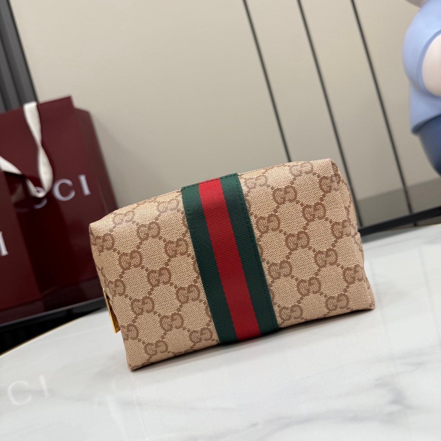 Gucci Beige GG Supreme with Web stripe travel everyday