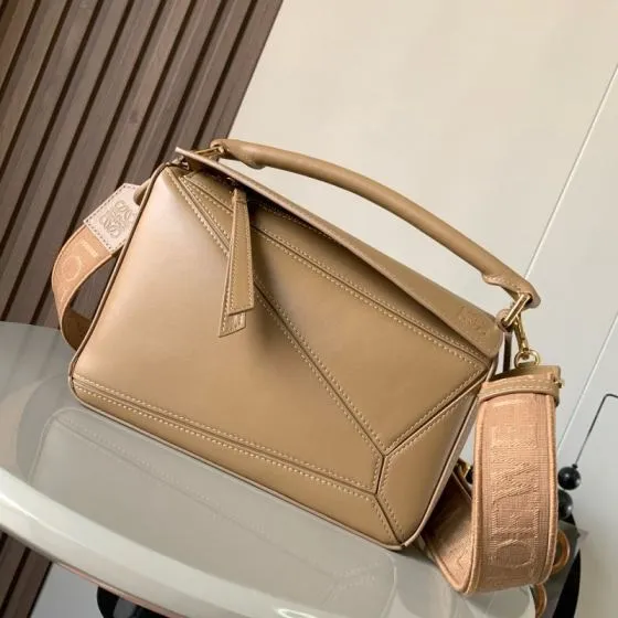 Loewe Beige 25x18x10cm shoulder bag Top Quality Replica
