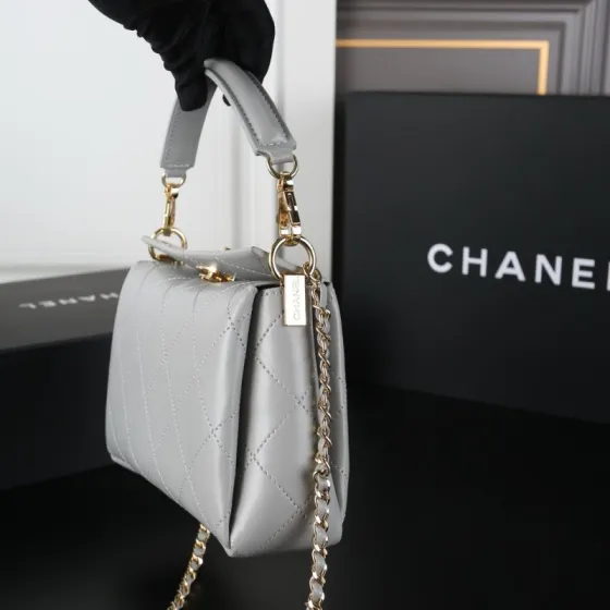 Chanel Light gray 21x13cm crossbody Top Quality Replica