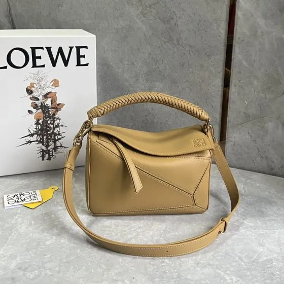 Loewe Beige 25x18x10cm shoulder bag 1 1 Replica