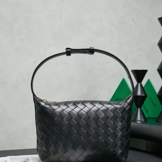 Bottega Veneta Black shoulder bag 1 1 Replica