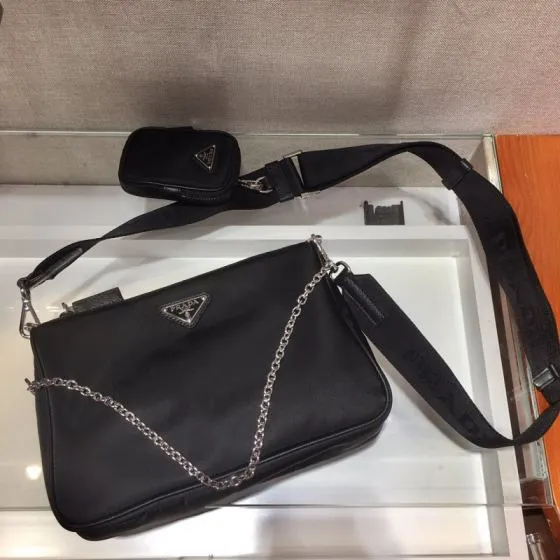 Prada Re-Edition Black 22x17cm shoulder bag AAA Quality Replica