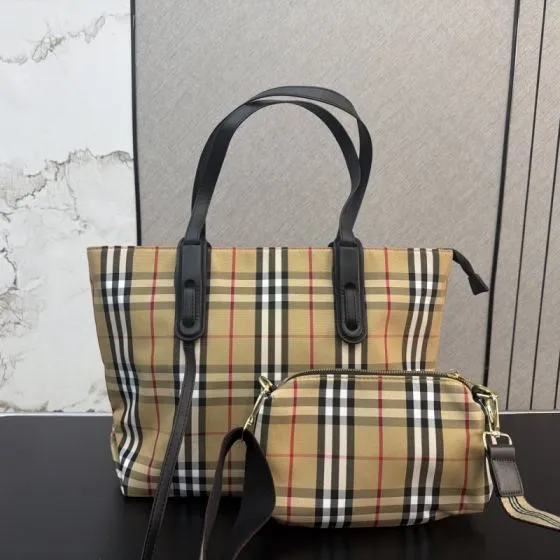 Burberry Black shoulder bag AAA Quality Replica