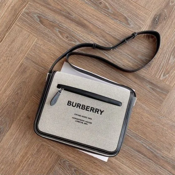 Burberry Black shoulder bag 1 1 Replica