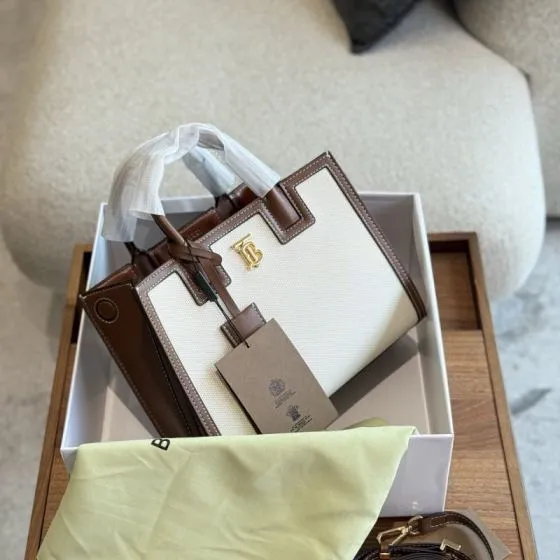 Burberry Brown 18x12cm shoulder bag Premium Replica