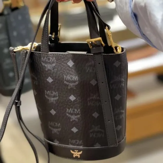 MCM Visetos 18x12cm shoulder bag 1 1 Replica