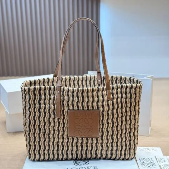 Loewe Black shoulder bag Top Quality Replica