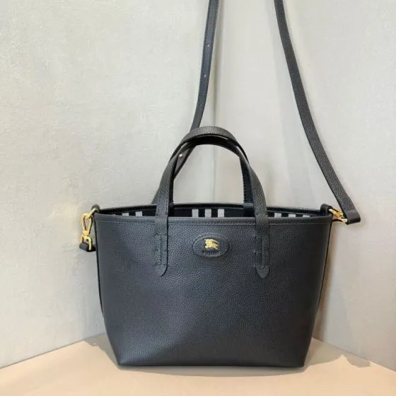 Burberry Black 18x12cm shoulder bag AAA Quality Replica