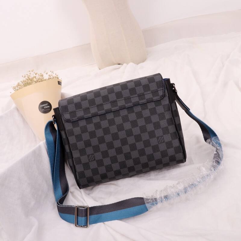Louis Vuitton District N42405 Damier Graphite 22 25 8 crossbody — 1:1 Replica