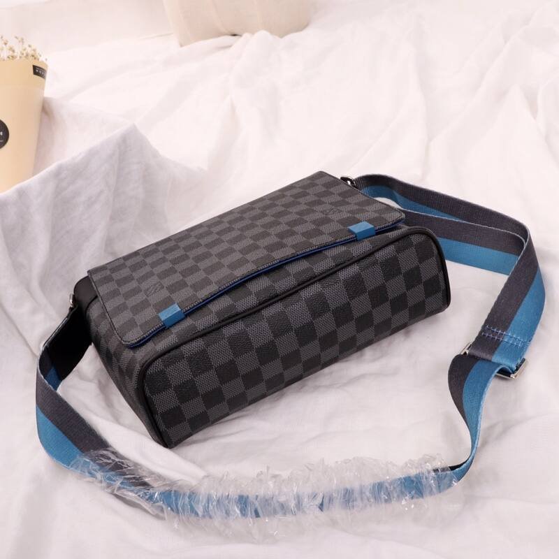 Louis Vuitton District N42405 Damier Graphite 22 25 8 crossbody — 1:1 Replica