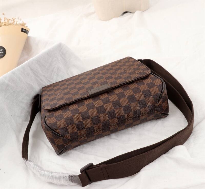 Louis Vuitton Damier Ebene 27x23x8cm crossbody — Premium Replica