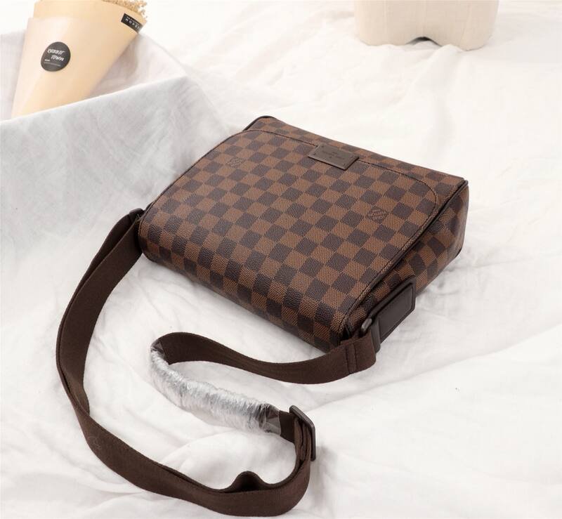Louis Vuitton Damier Ebene 27x23x8cm crossbody — Premium Replica