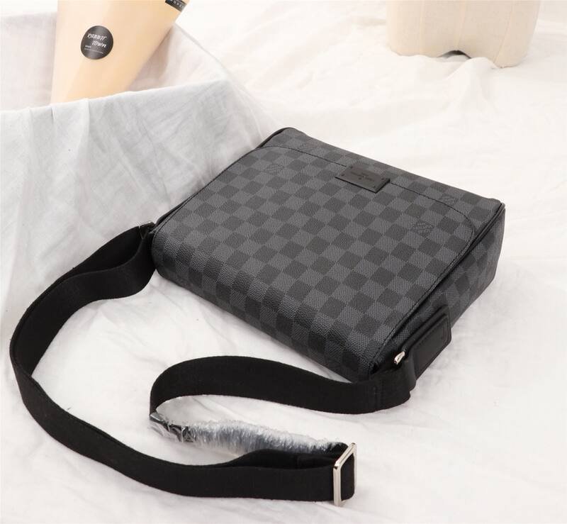 Louis Vuitton Damier Graphite 27x23x8cm crossbody — Top Quality Replica