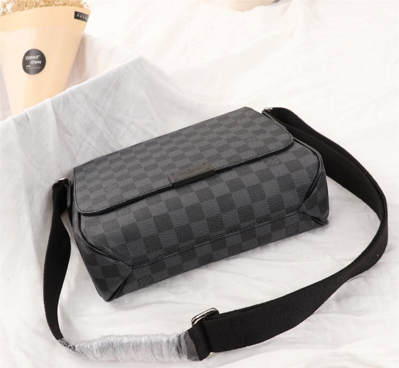 Louis Vuitton Damier Graphite 27x23x8cm crossbody — Top Quality Replica