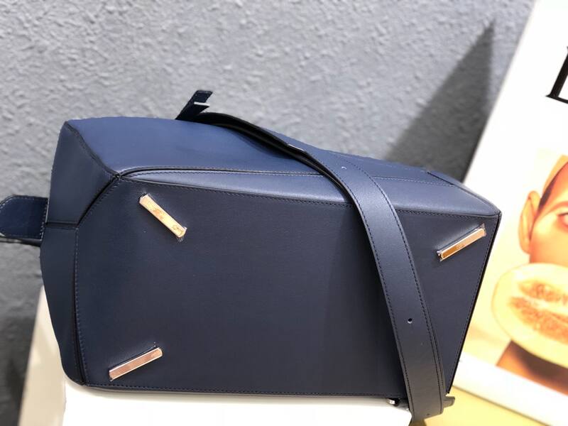 Loewe Blue 40x30x16cm shoulder bag — Premium Replica
