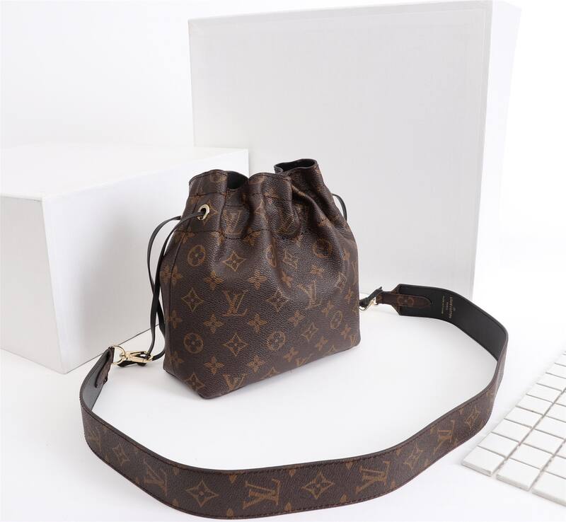 Louis Vuitton M43445 Monogram 20x20x8cm crossbody — AAA Quality Replica