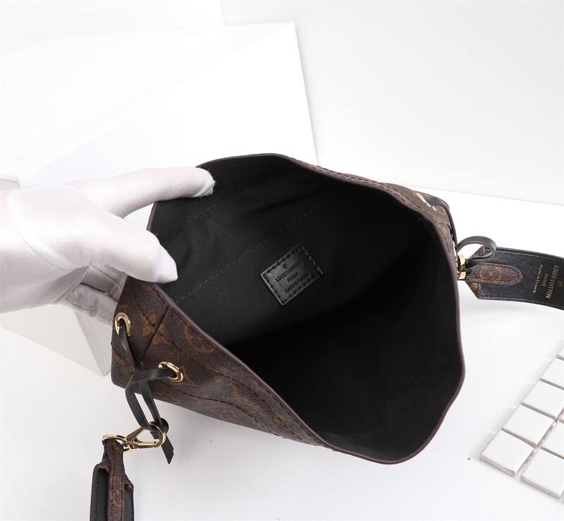 Louis Vuitton M43445 Monogram 20x20x8cm crossbody — AAA Quality Replica
