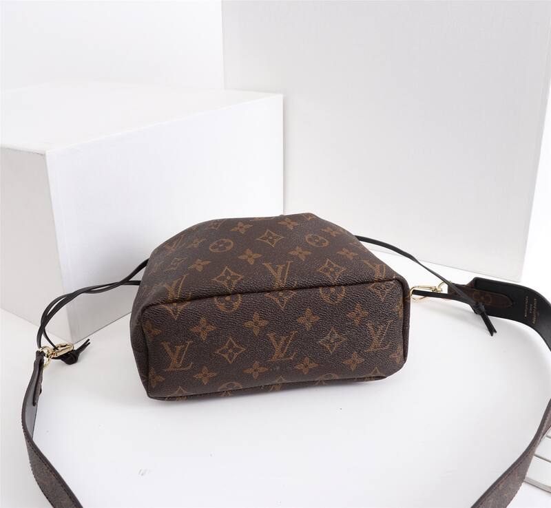 Louis Vuitton M43445 Monogram 20x20x8cm crossbody — AAA Quality Replica