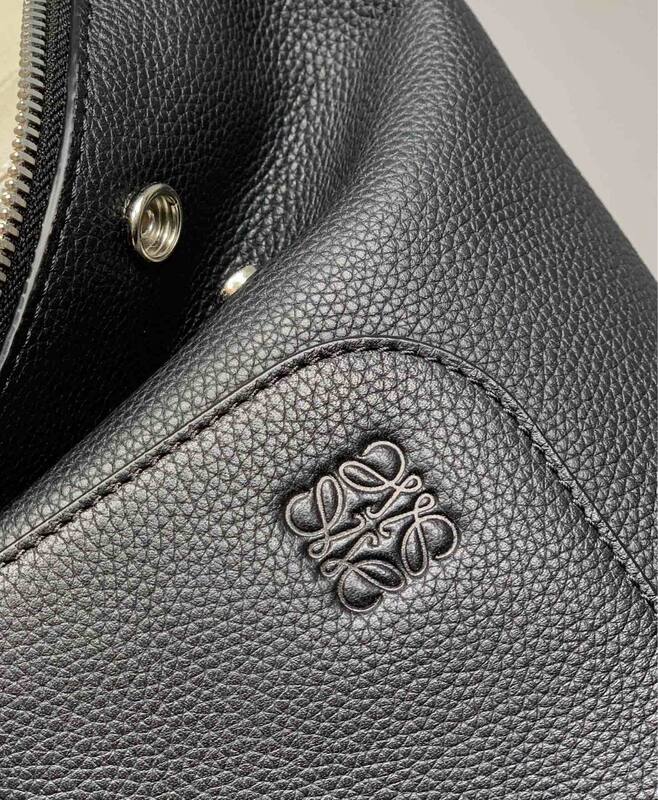 Loewe Calfskin 25x18x10cm shoulder bag — Premium Replica