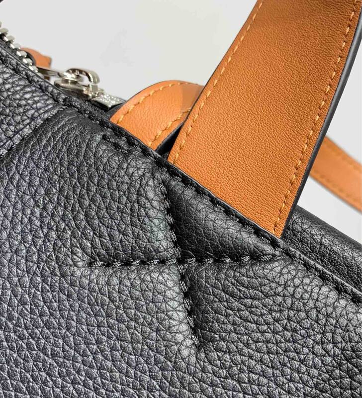Loewe Calfskin 25x18x10cm shoulder bag — Premium Replica
