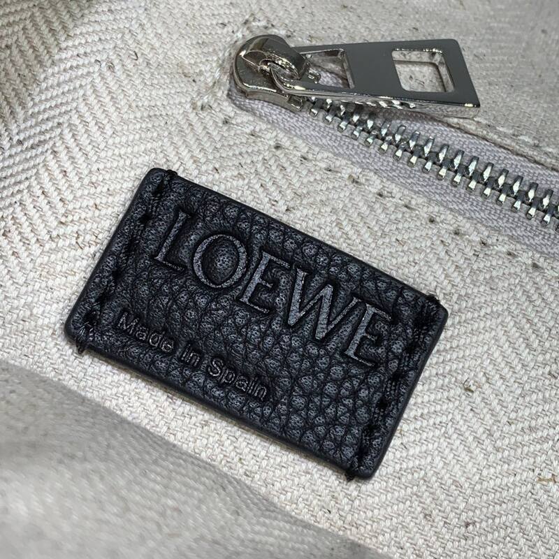Loewe Calfskin 25x18x10cm shoulder bag — Premium Replica