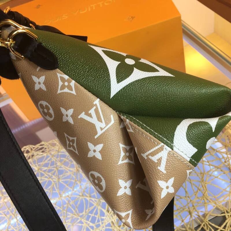 Louis Vuitton M55090 Green Monogram crossbody — Top Quality Replica