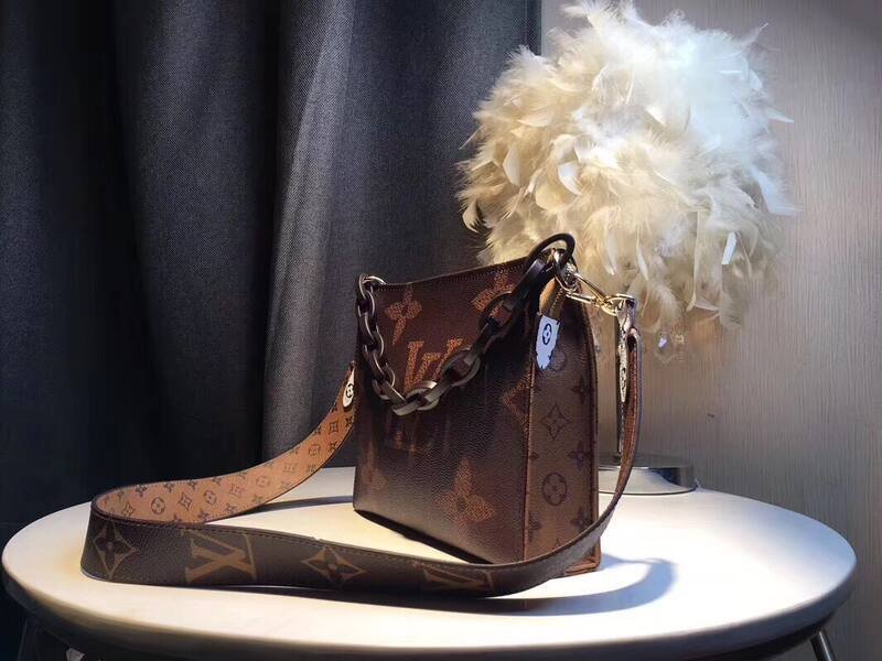 Louis Vuitton Monogram 25x20x5cm shoulder — 1:1 Replica