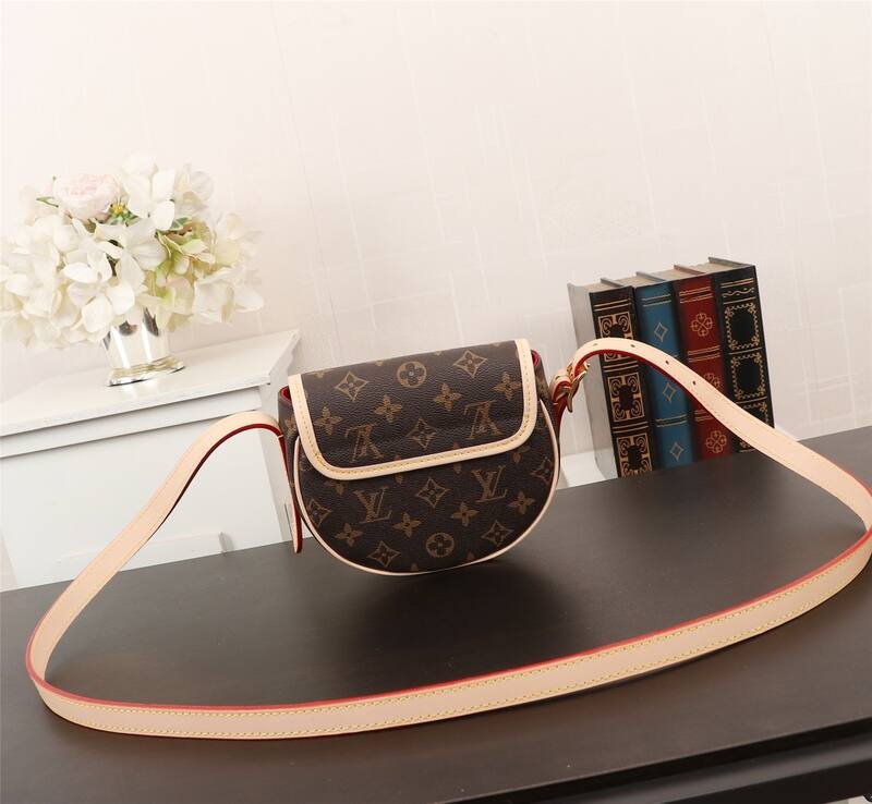 Louis Vuitton Monogram crossbody — 1:1 Replica
