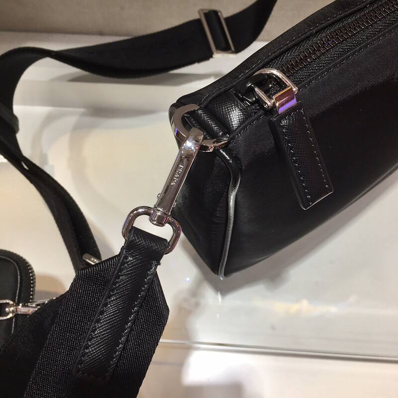 Prada Re-Edition Black shoulder bag — AAA Quality Replica