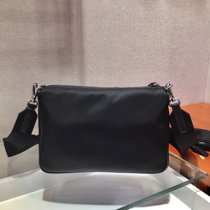 Prada Re-Edition Black shoulder bag — AAA Quality Replica