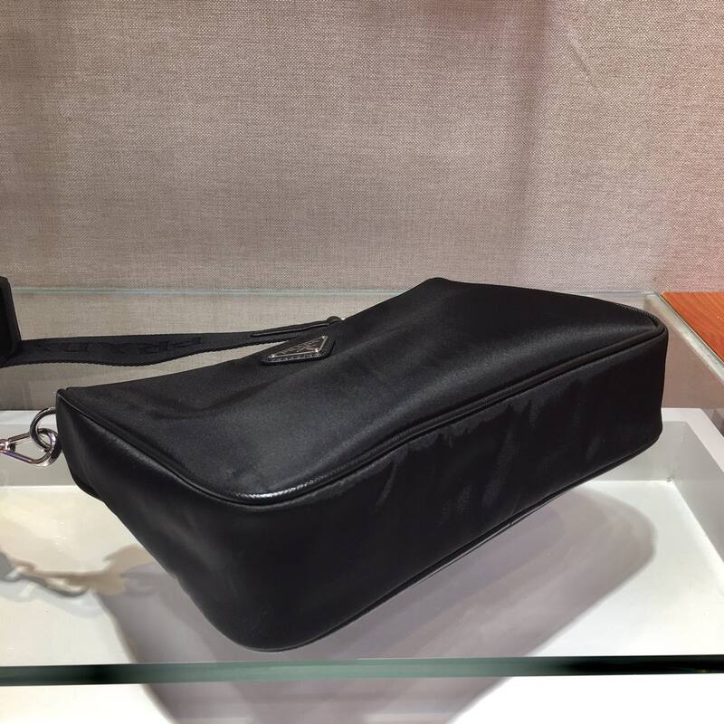 Prada Re-Edition Black shoulder bag — AAA Quality Replica