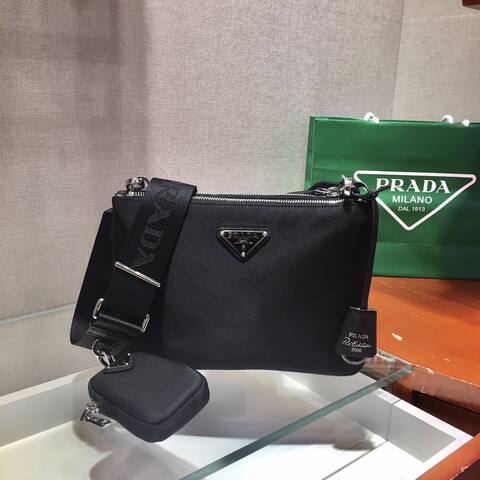 Prada Re-Edition Black 22x17cm shoulder bag AAA Quality Replica